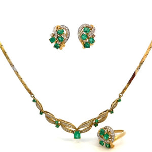 SET DE DIAMANTES CON ESMERALDAS COLLAR,ANILLO Y ARETES SET DE DIAMANTES CON ESMERALDAS COLLAR,ANILLO Y ARETES