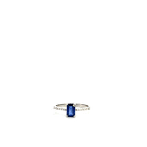 ANILLO CON ZAFIRO Y DIAMANTES ANILLO CON ZAFIRO Y DIAMANTES