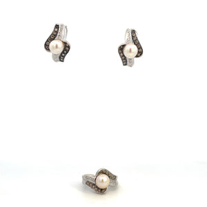 SET DE ARETES Y ANILLO CON PERLA Y DIAMANTES SET DE ARETES Y ANILLO CON PERLA Y DIAMANTES