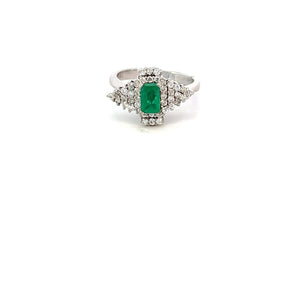 ANILLO EN ORO BLANCO CON DIAMANTES Y ESMERALDA ANILLO EN ORO BLANCO CON DIAMANTES Y ESMERALDA