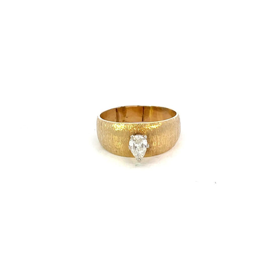 ANILLO EN ORO AMARILLO CON DIAMANTE