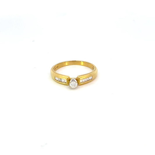 ANILLO EN ORO AMARILLO CON DIAMANTES