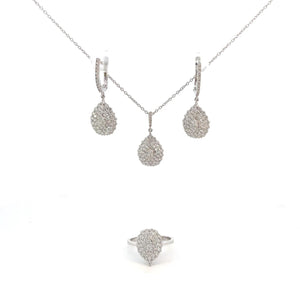 SET DE COLLAR Y ARETES CON DIAMANTES SET DE COLLAR Y ARETES CON DIAMANTES