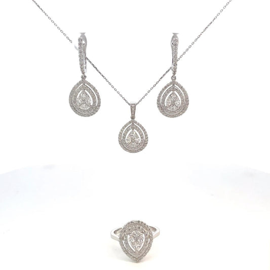 SET DE COLLAR , ARETES Y ANILLO CON BRILLANTES