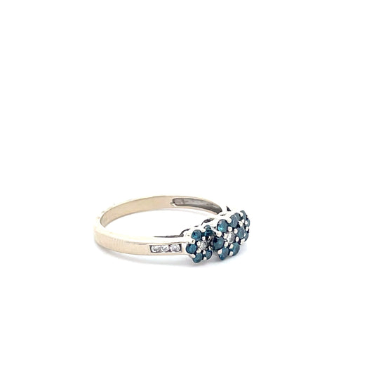 ANILLO DE DAMA CON DIAMANTES BLANCOS Y AZULES