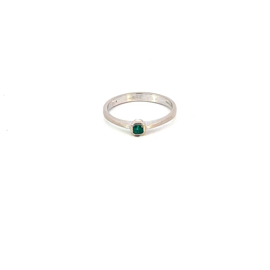 ANILLO EN ORO BLANCO CON ESMERALDA
