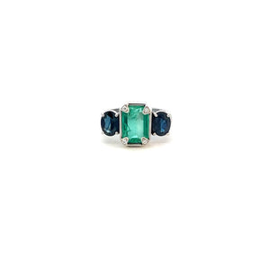 ANILLO EN ORO BLANCO CON DIAMANTES , ESMERALDA Y ZAFIROS
