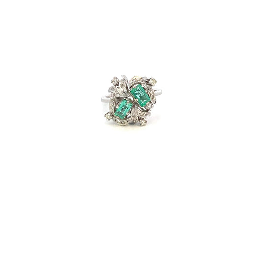 ANILLO EN ORO BLANCO CON DIAMANTES Y ESMERALDAS