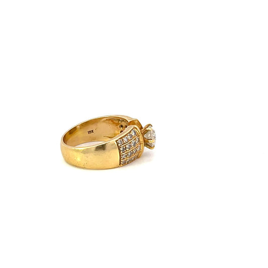 ANILLO EN ORO AMARILLO CON DIAMANTES