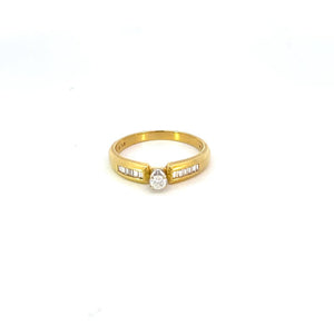 ANILLO EN ORO AMARILLO CON DIAMANTES