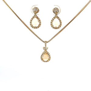 SET DE ARETES Y DIJE CON BRILLANTES