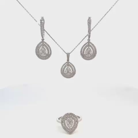 SET DE COLLAR , ARETES Y ANILLO CON BRILLANTES