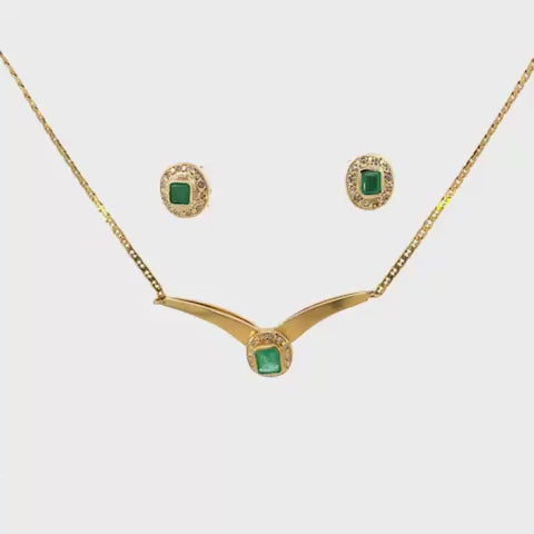 SET  DE COLLAR , ARETES CON BRILLANTES Y ESMERALDA