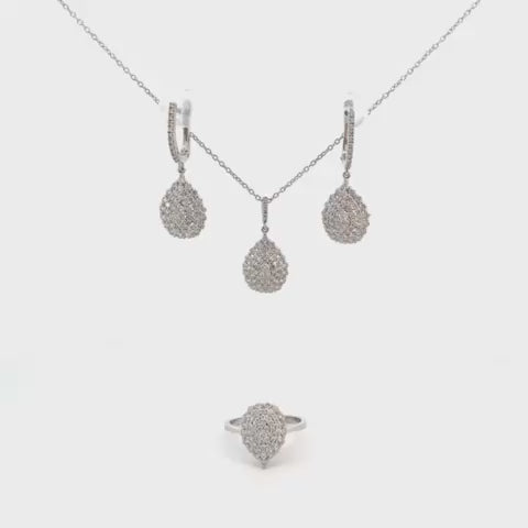 SET DE COLLAR Y ARETES CON DIAMANTES