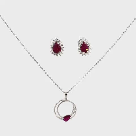 SET DE COLAR Y ARETES CON BRILLANTES Y RUBI